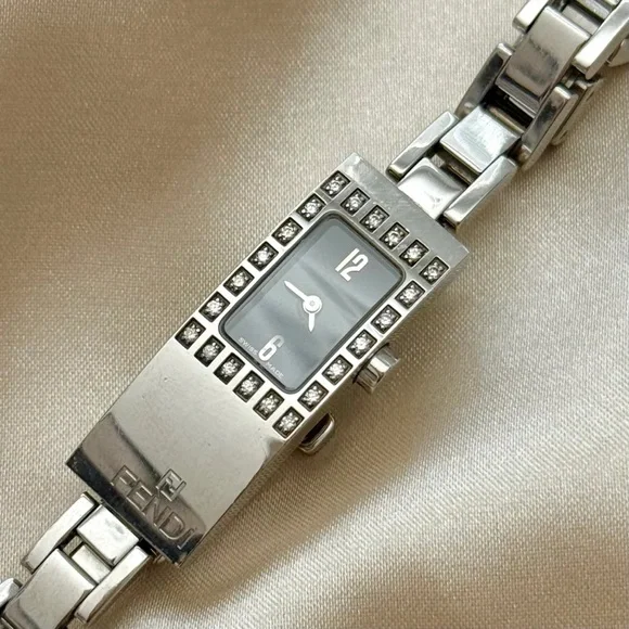 AUTHENTIC VINTAGE FENDI DIAMOND SILVER DAINTY WATCH AUTHENTIC VINTAGE FENDI DIAMOND SILVER DAINTY WATCH main image 4